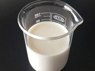 批发天然橡胶乳胶HA 60% DRC液体乳胶原料包装在桶中